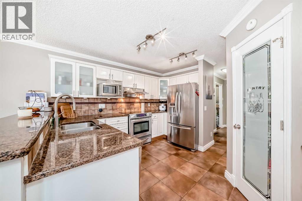 Granite Counter Top kitchen - 188 Hidden Ranch Crescent Nw, Calgary, AB - Indoor Photo Showing Kitchen With Double Sink With Upgraded Kitchen