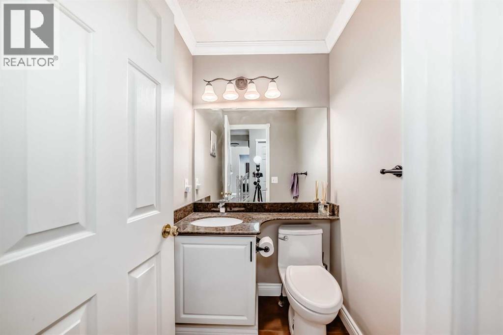 188 Hidden Ranch Crescent Nw, Calgary, AB - Indoor Photo Showing Bathroom