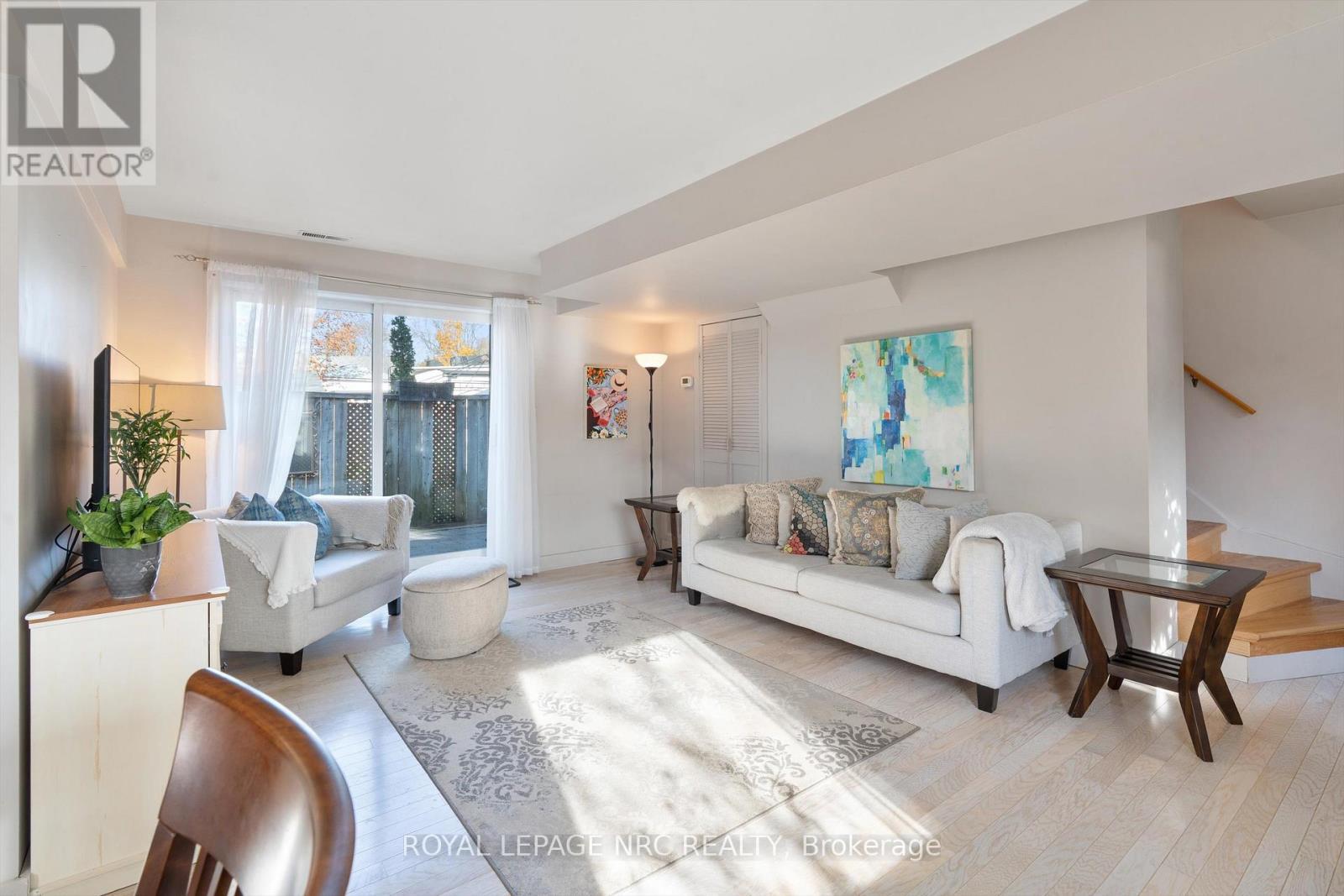 89 1/2 Albert Street, St. Catharines (Downtown), ON - Indoor Photo Showing Living Room