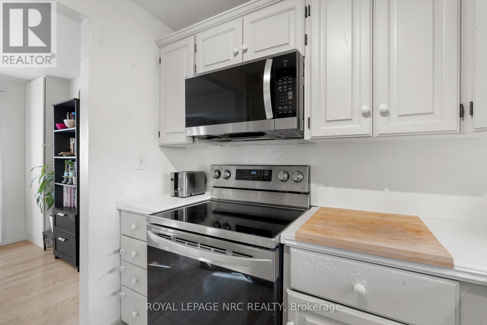 89 1/2 Albert Street, St. Catharines (Downtown), ON - Indoor Photo Showing Kitchen