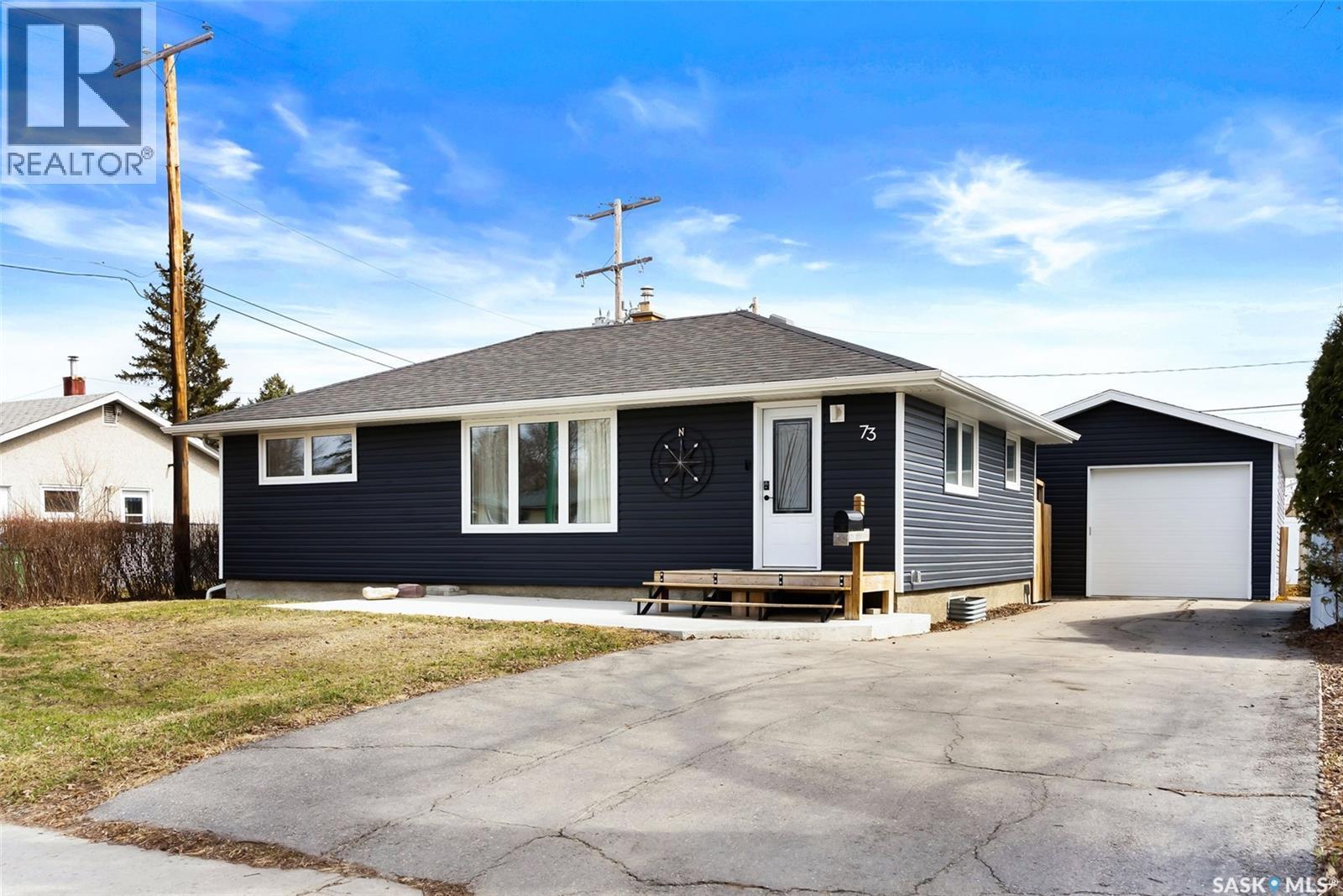 73 Coldwell Road, Regina, SK - Outdoor
