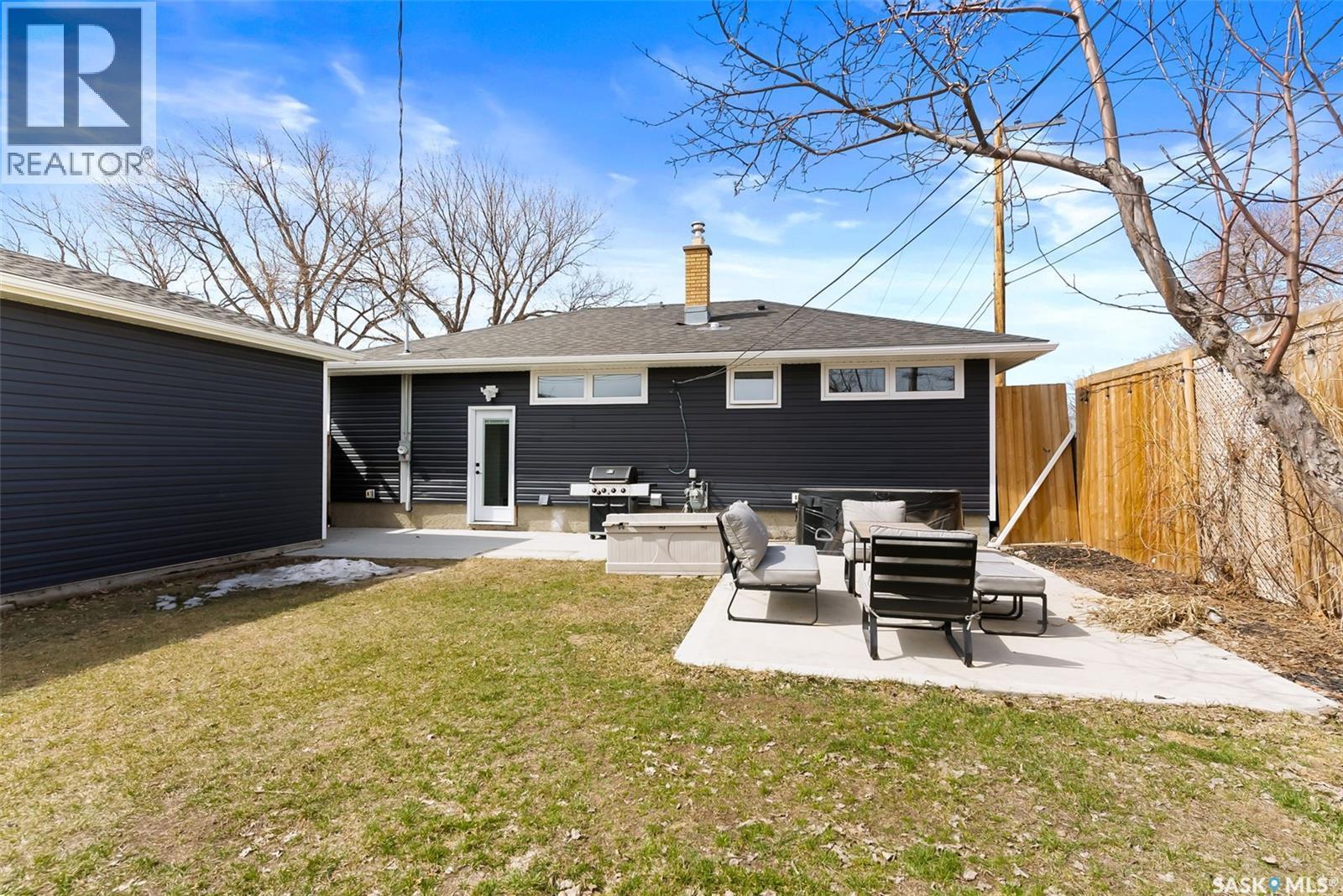 73 Coldwell Road, Regina, SK - Outdoor