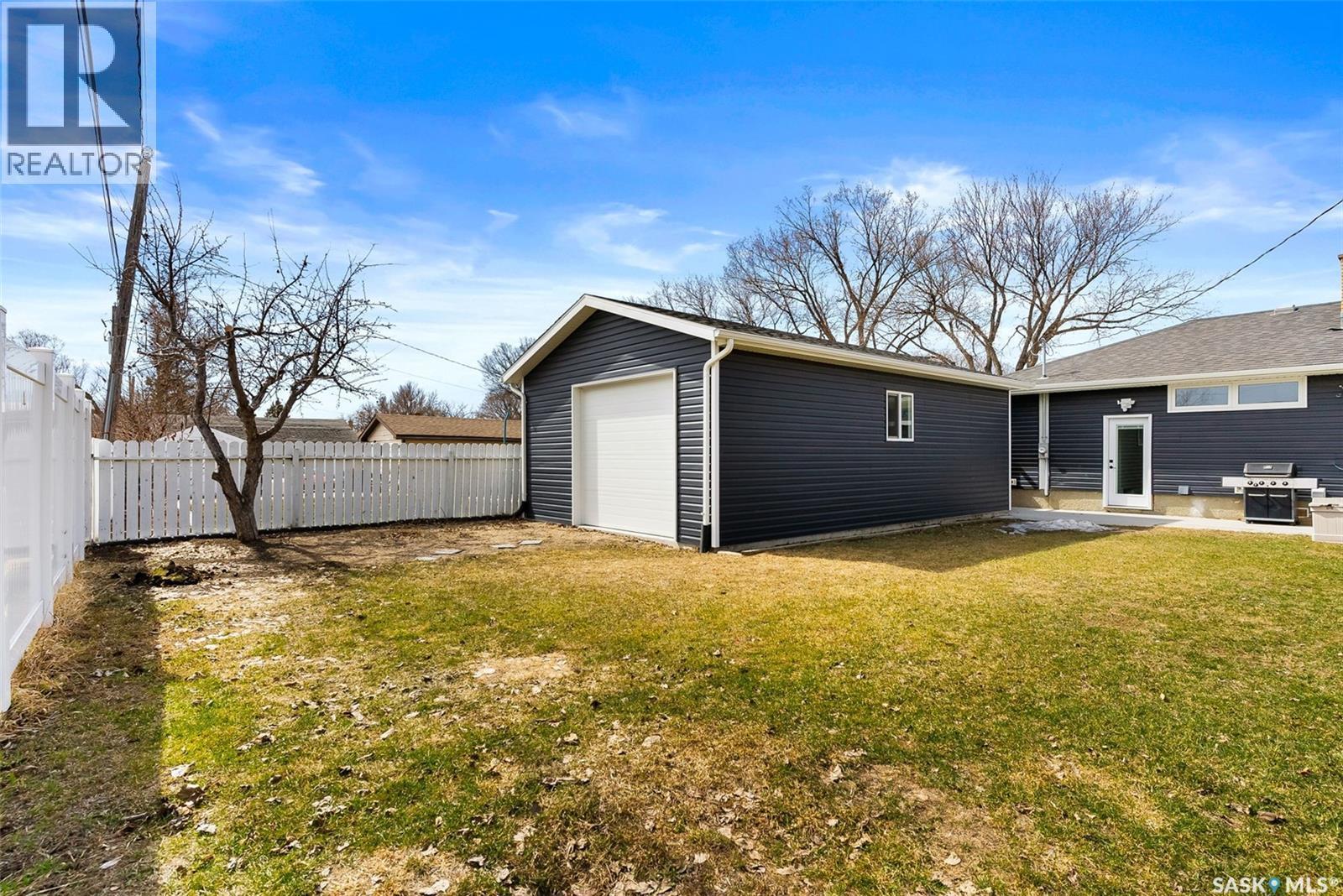 73 Coldwell Road, Regina, SK - Outdoor