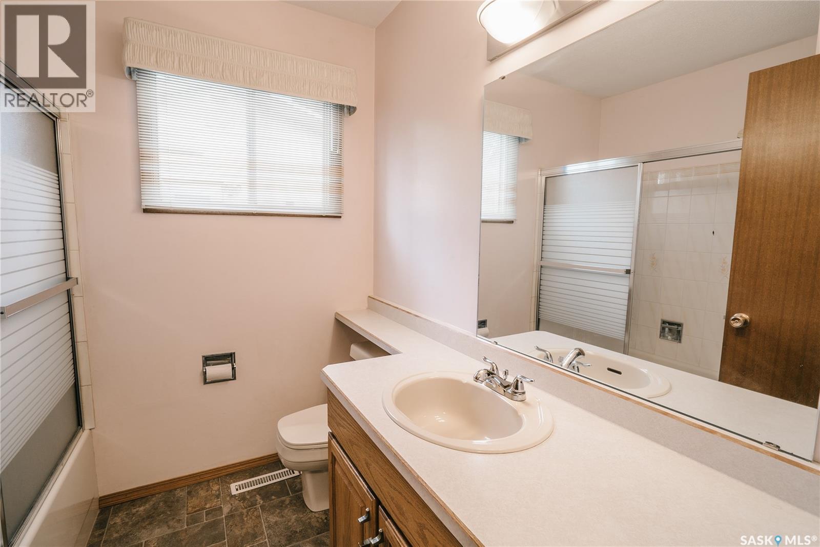 1229 Elevator Road, Saskatoon, SK - Indoor Photo Showing Bathroom