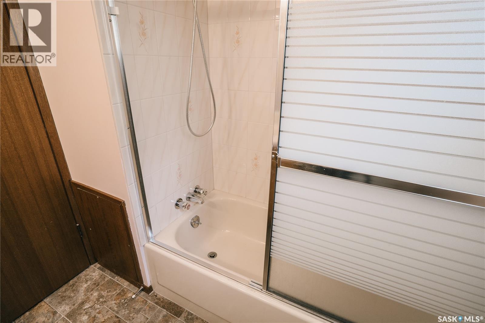 1229 Elevator Road, Saskatoon, SK - Indoor Photo Showing Bathroom