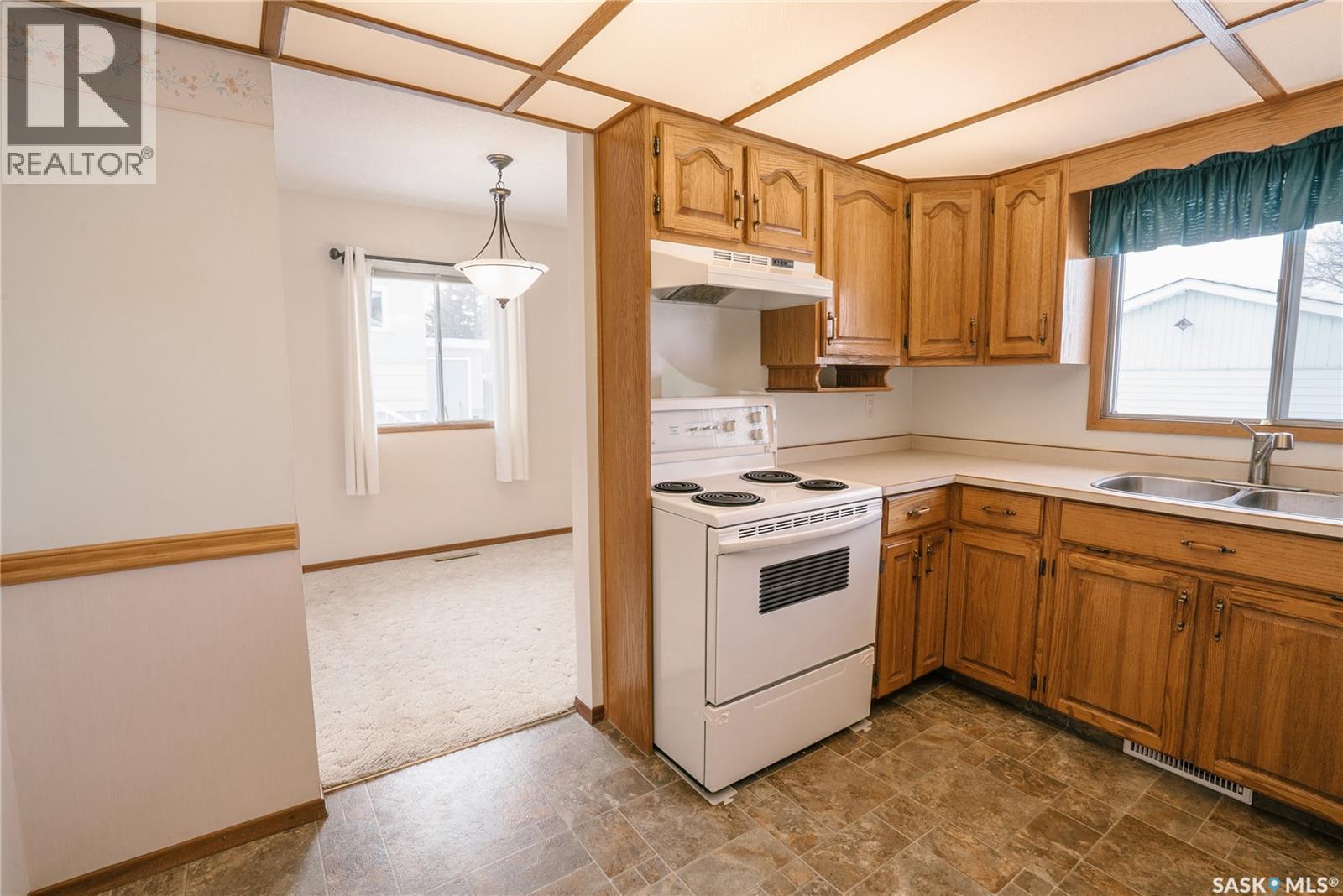 1229 Elevator Road, Saskatoon, SK - Indoor Photo Showing Kitchen With Double Sink
