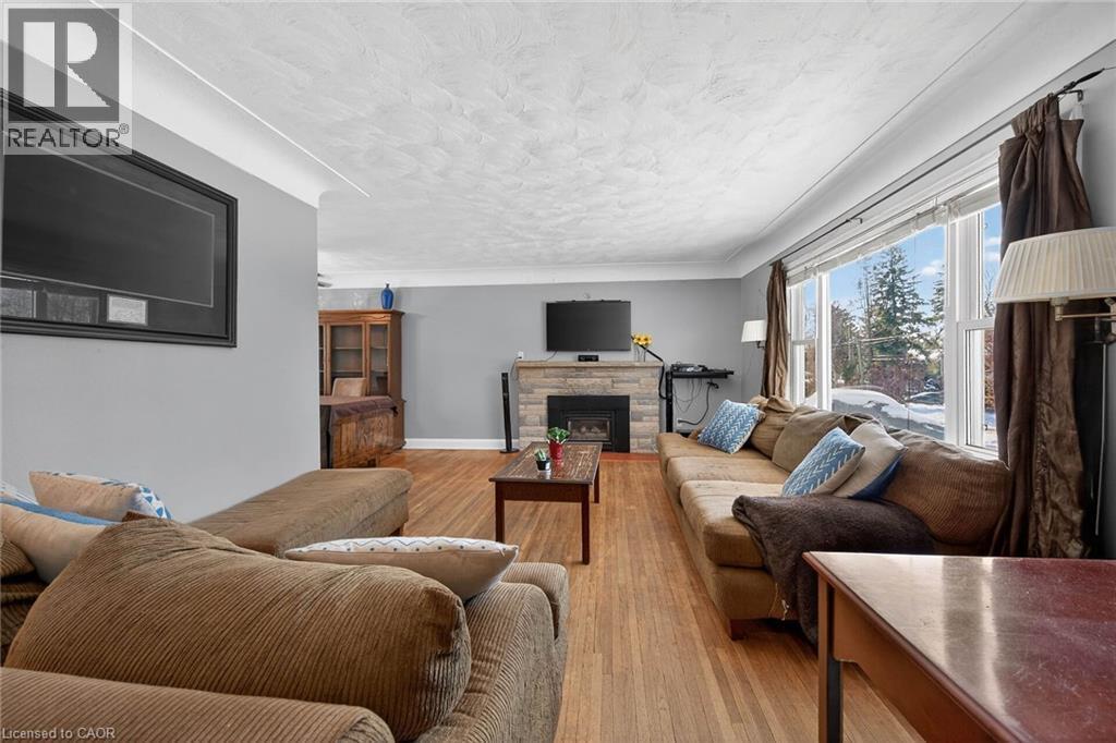 983 Parkhill Avenue, Burlington, ON - Indoor Photo Showing Living Room With Fireplace