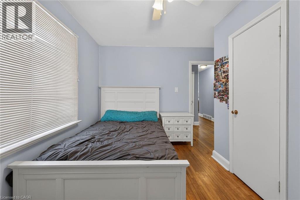 983 Parkhill Avenue, Burlington, ON - Indoor Photo Showing Bedroom