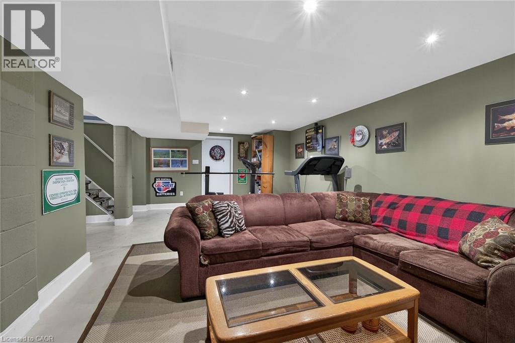 983 Parkhill Avenue, Burlington, ON - Indoor