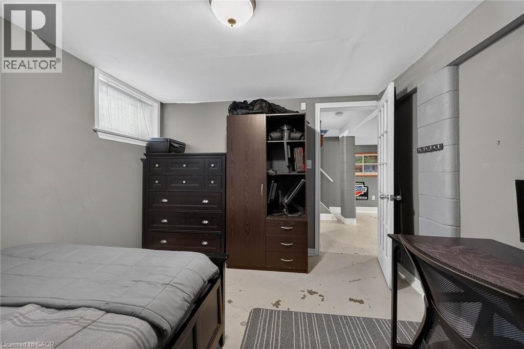 983 Parkhill Avenue, Burlington, ON - Indoor Photo Showing Bedroom