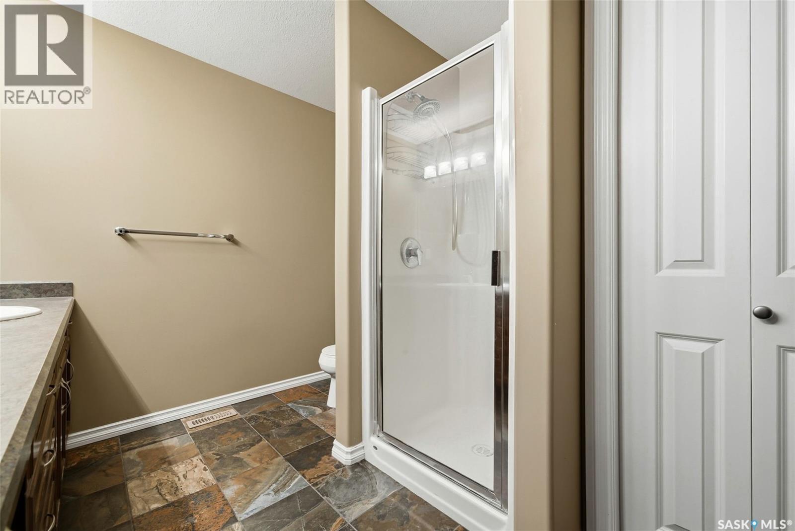 6925 Maple Ridge Drive, Regina, SK - Indoor Photo Showing Bathroom