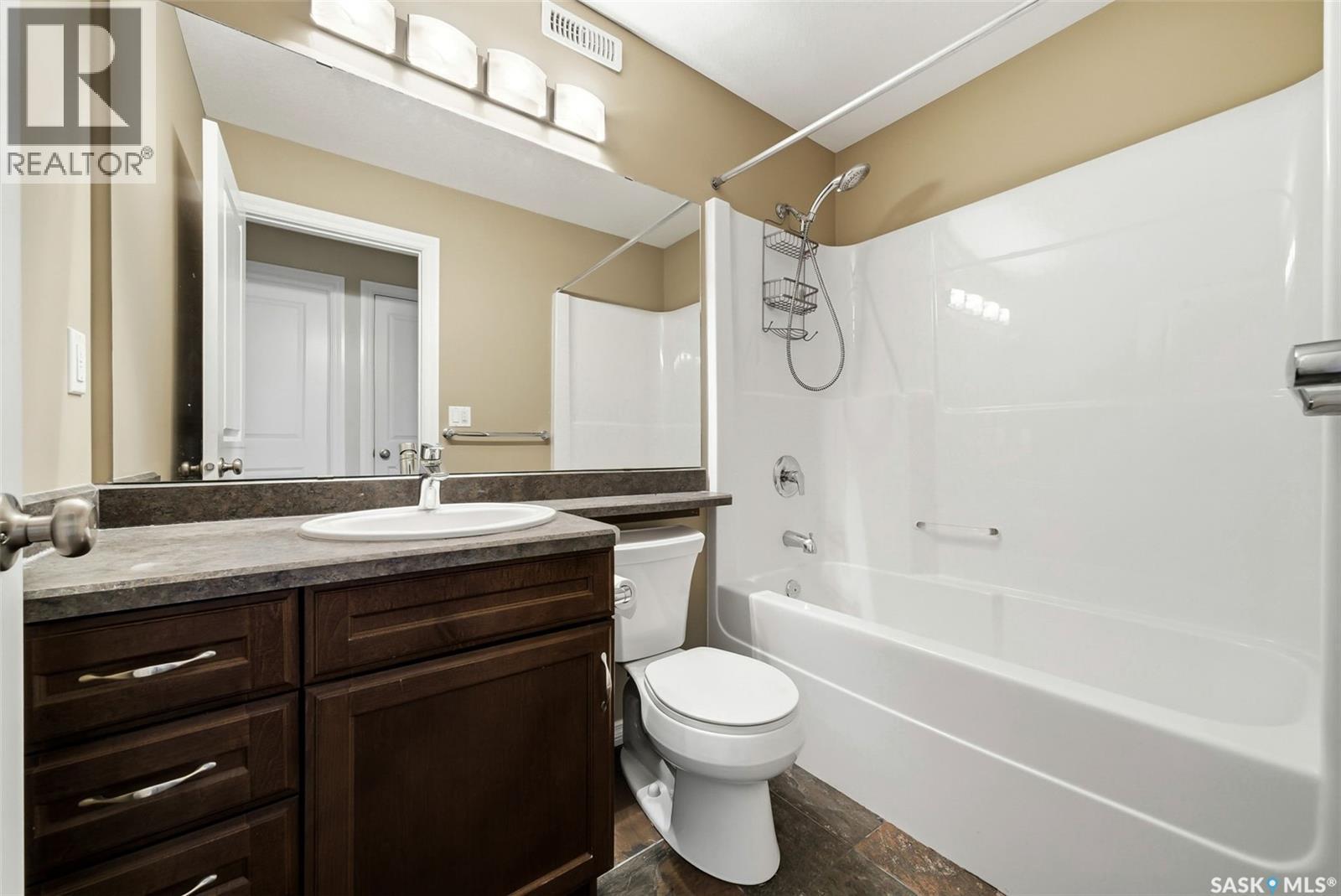 6925 Maple Ridge Drive, Regina, SK - Indoor Photo Showing Bathroom
