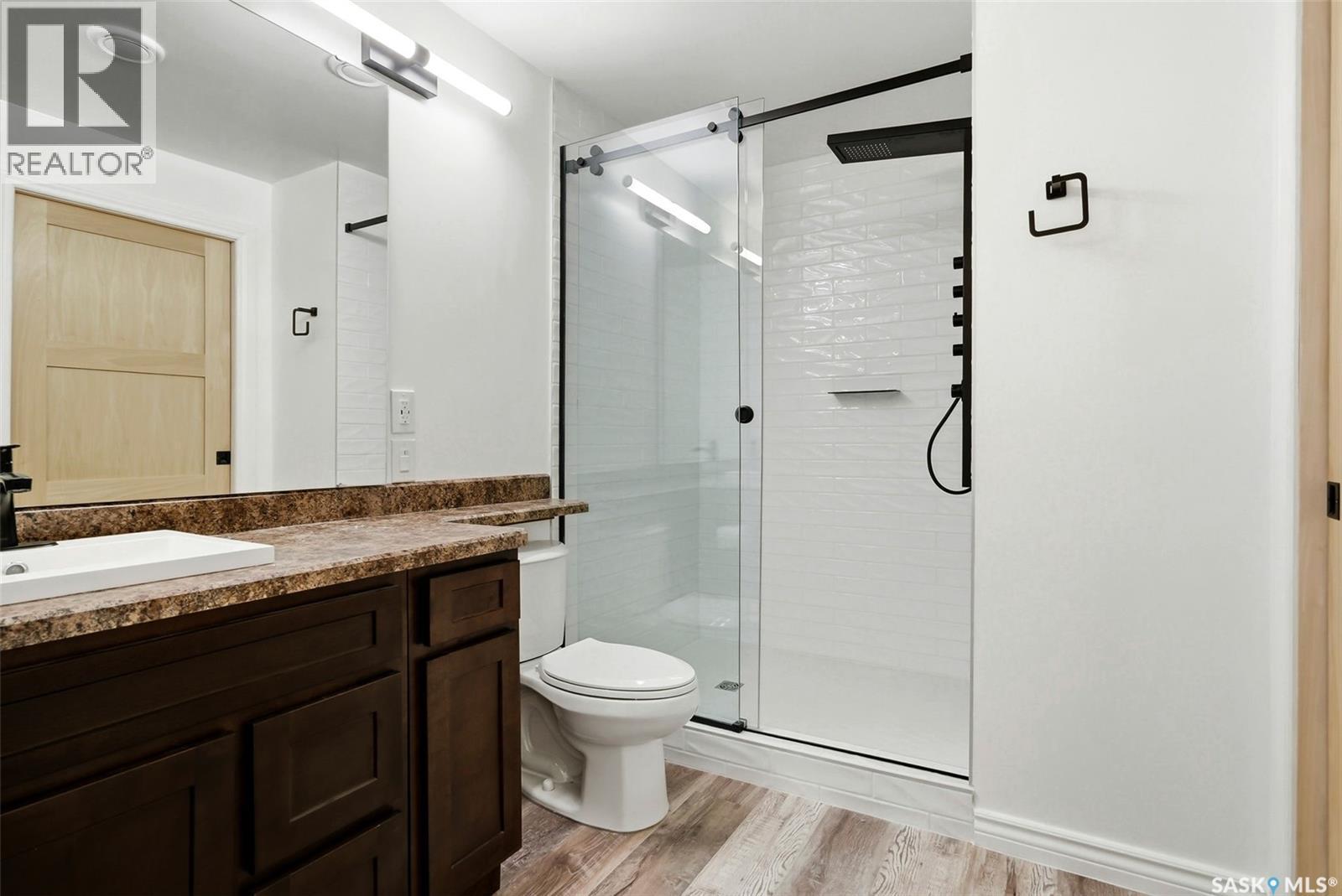 6925 Maple Ridge Drive, Regina, SK - Indoor Photo Showing Bathroom