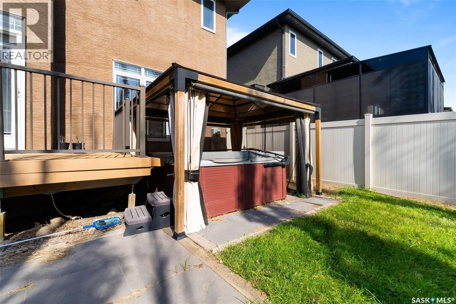 6925 Maple Ridge Drive, Regina, SK - Outdoor With Exterior