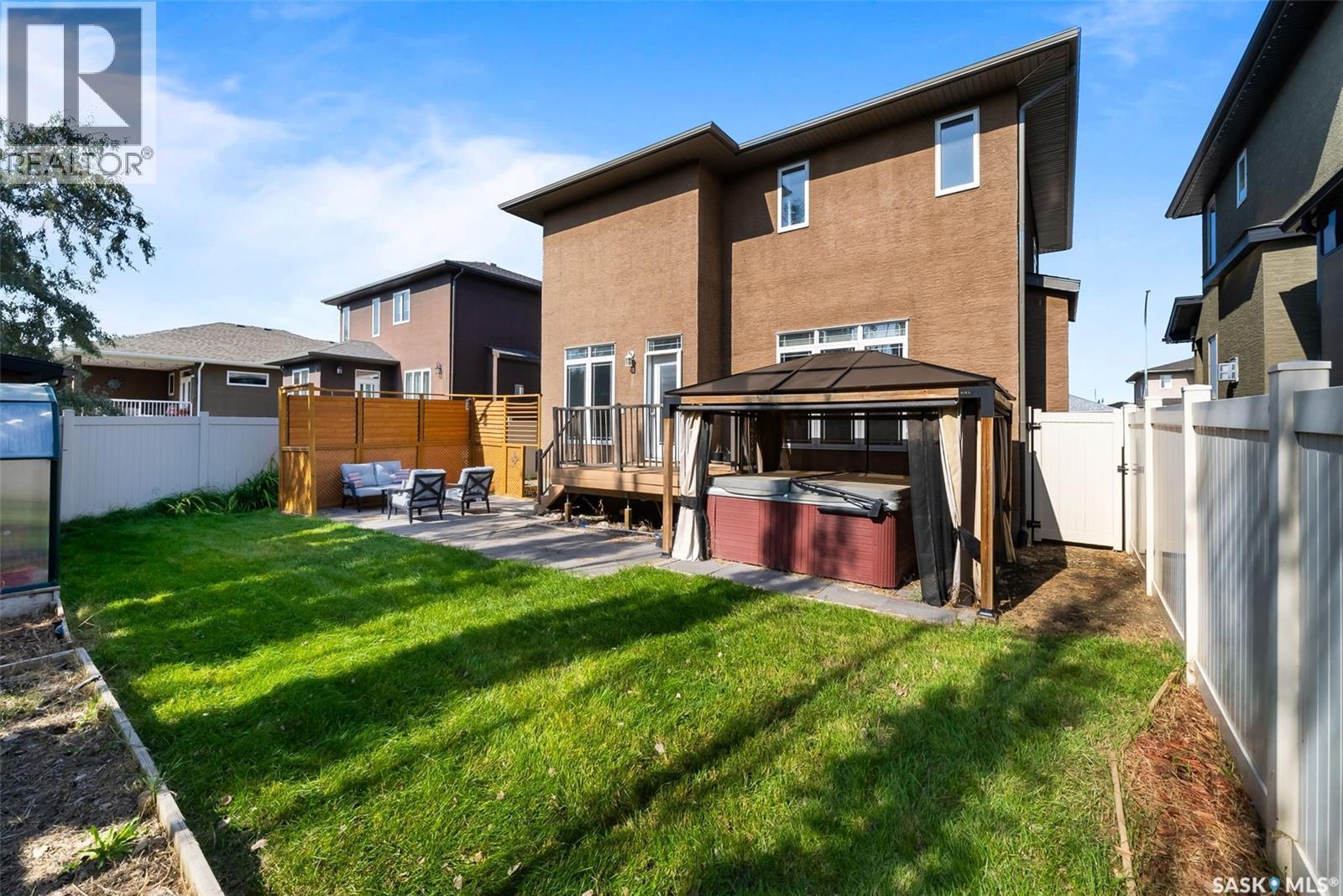 6925 Maple Ridge Drive, Regina, SK - Outdoor With Exterior