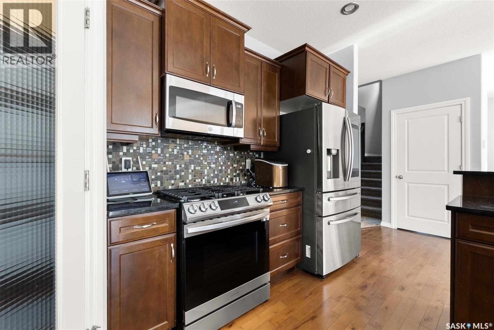 6925 Maple Ridge Drive, Regina, SK - Indoor Photo Showing Kitchen