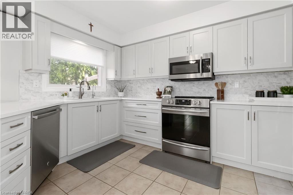 275 Granite Hill Road, Cambridge, ON - Indoor Photo Showing Kitchen With Upgraded Kitchen