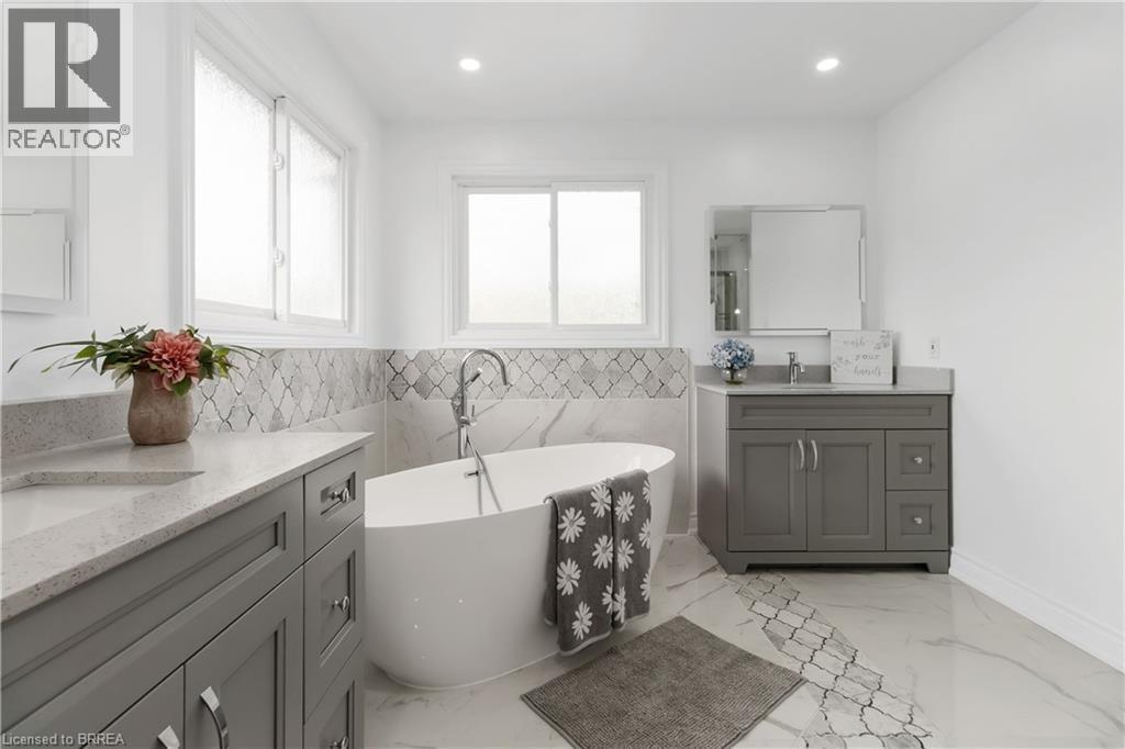 275 Granite Hill Road, Cambridge, ON - Indoor Photo Showing Bathroom