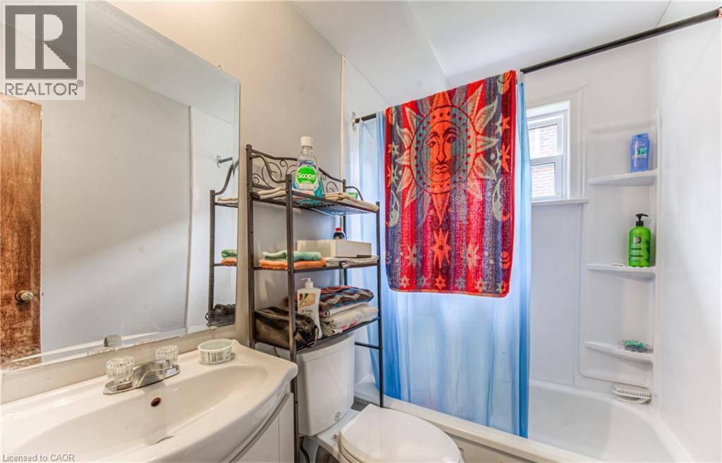 218 Margaret Avenue, Kitchener, ON - Indoor Photo Showing Bathroom