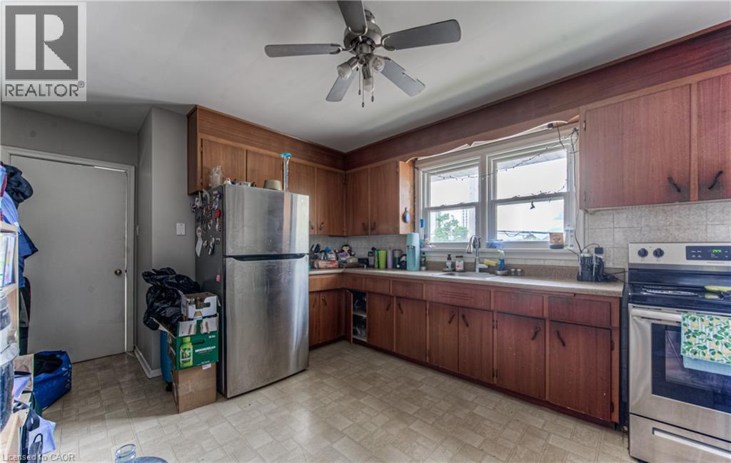 218 Margaret Avenue, Kitchener, ON - Indoor Photo Showing Kitchen