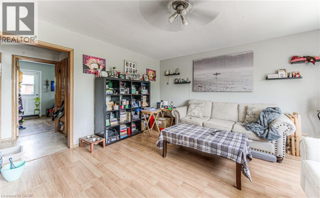 218 Margaret Avenue, Kitchener, ON - Indoor Photo Showing Living Room