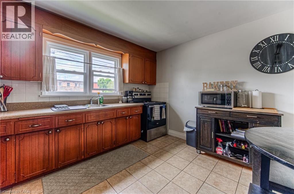 218 Margaret Avenue, Kitchener, ON - Indoor Photo Showing Kitchen With Double Sink