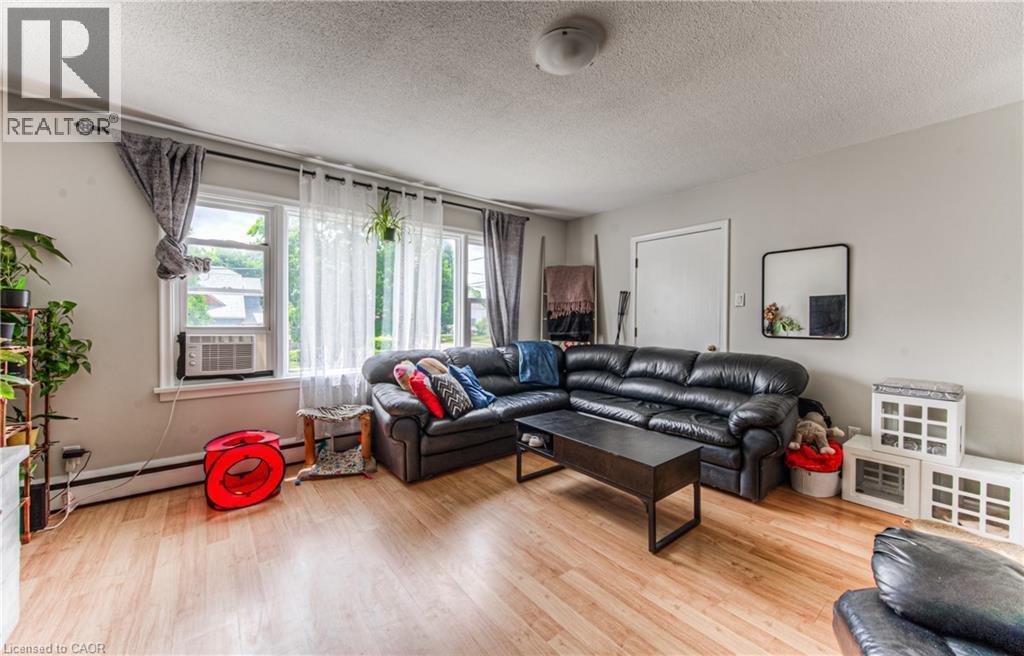 218 Margaret Avenue, Kitchener, ON - Indoor Photo Showing Living Room