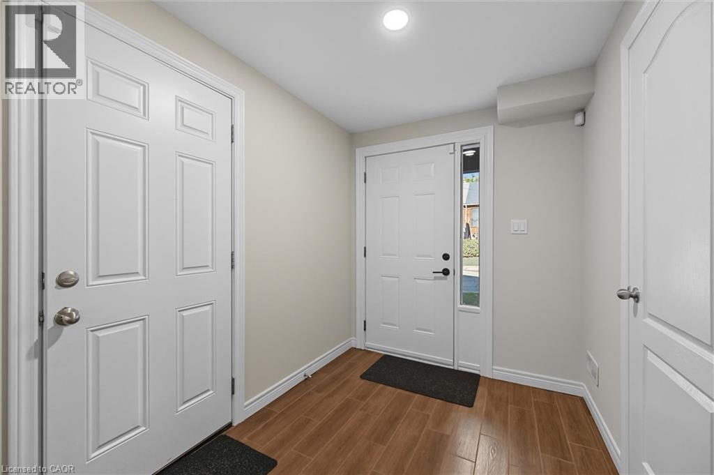 88 Wood Street E, Hamilton, ON - Indoor Photo Showing Other Room