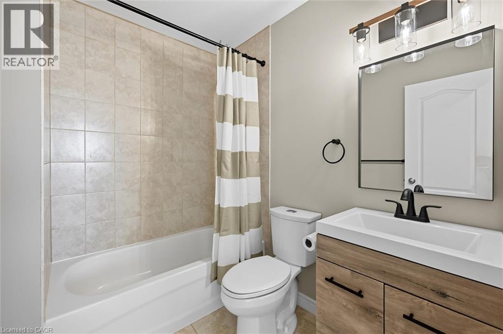 88 Wood Street E, Hamilton, ON - Indoor Photo Showing Bathroom
