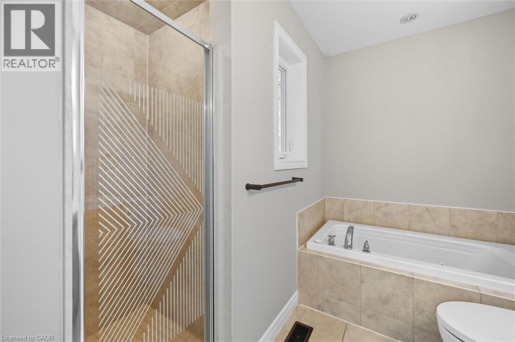88 Wood Street E, Hamilton, ON - Indoor Photo Showing Bathroom