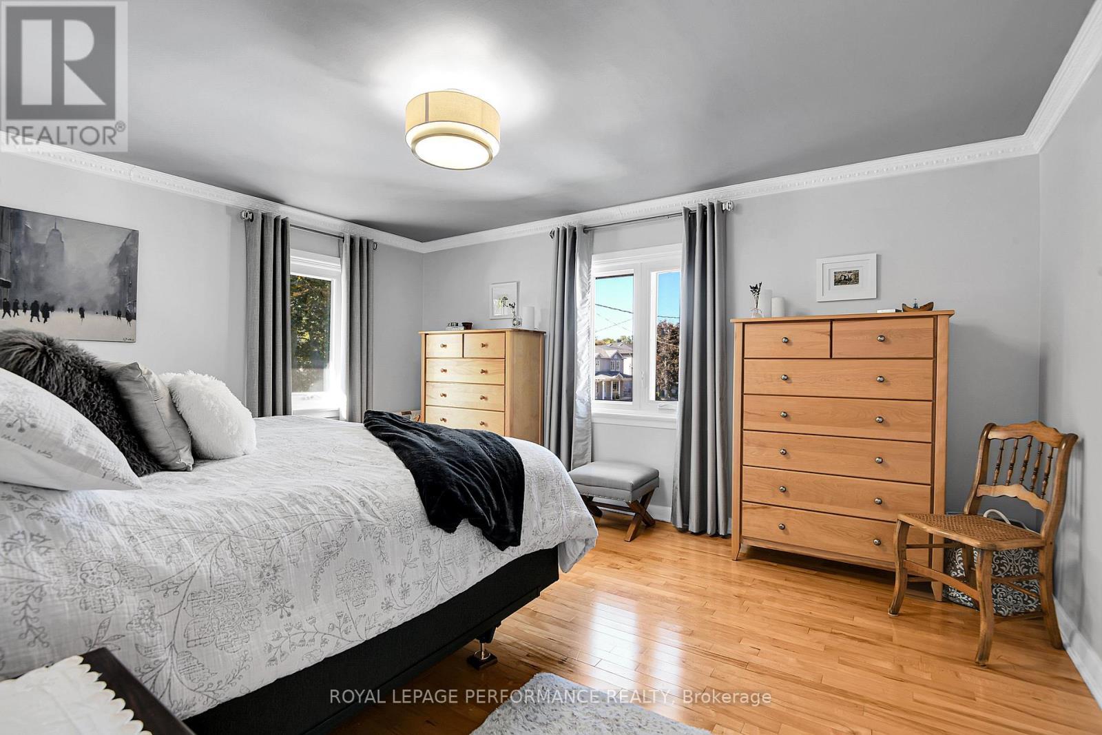 2239 Webster Avenue, Ottawa, ON - Indoor Photo Showing Bedroom
