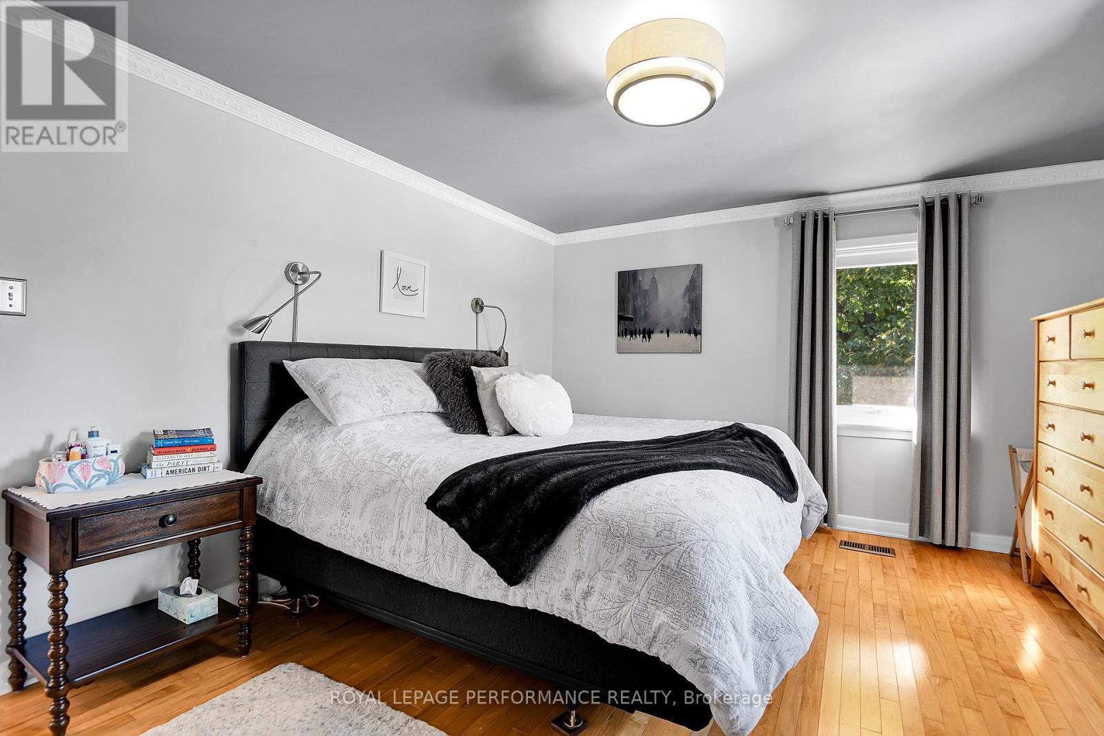 2239 Webster Avenue, Ottawa, ON - Indoor Photo Showing Bedroom