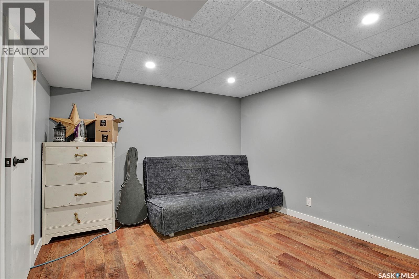 857 East Centre, Saskatoon, SK - Indoor