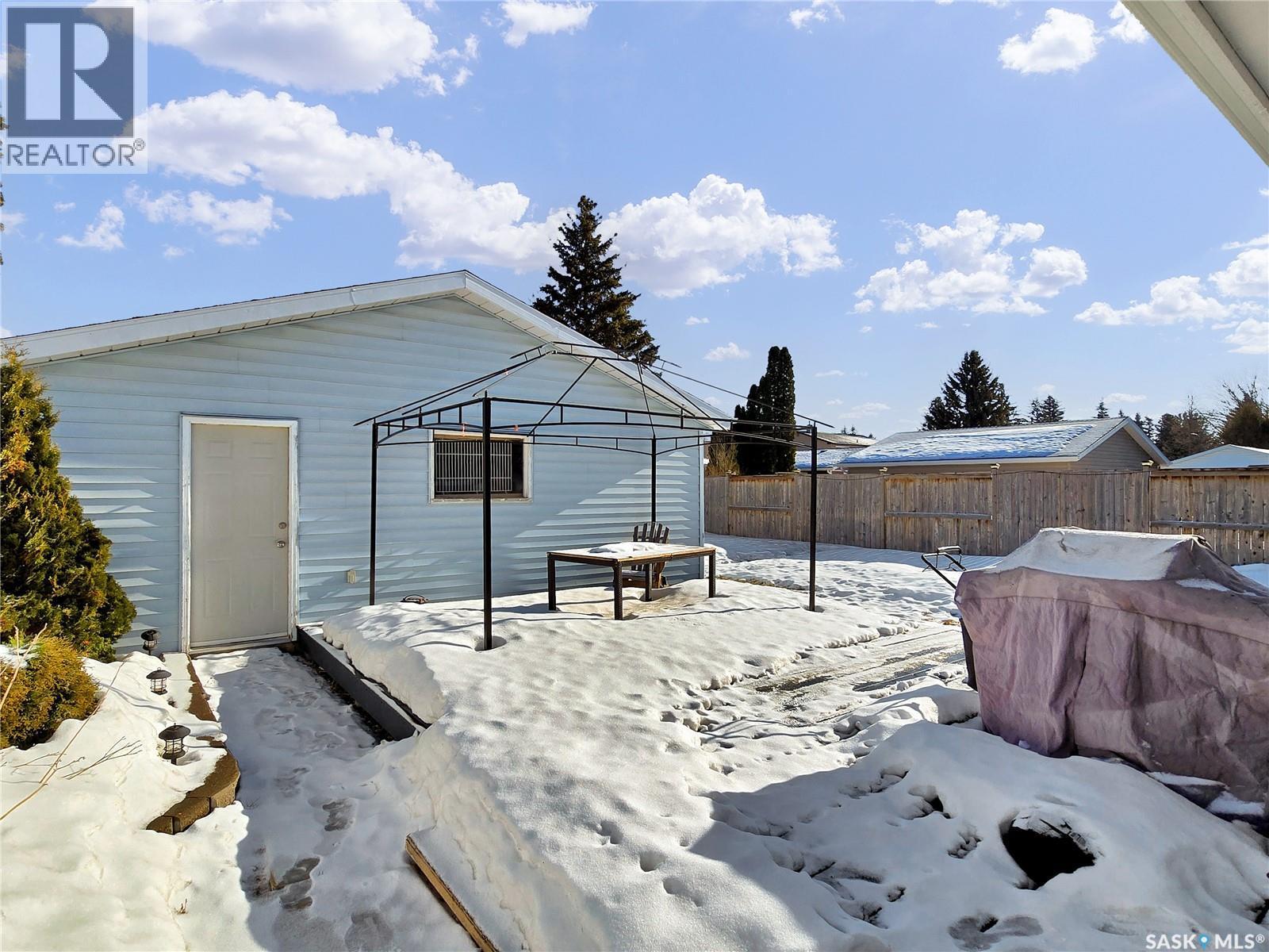 857 East Centre, Saskatoon, SK - Outdoor
