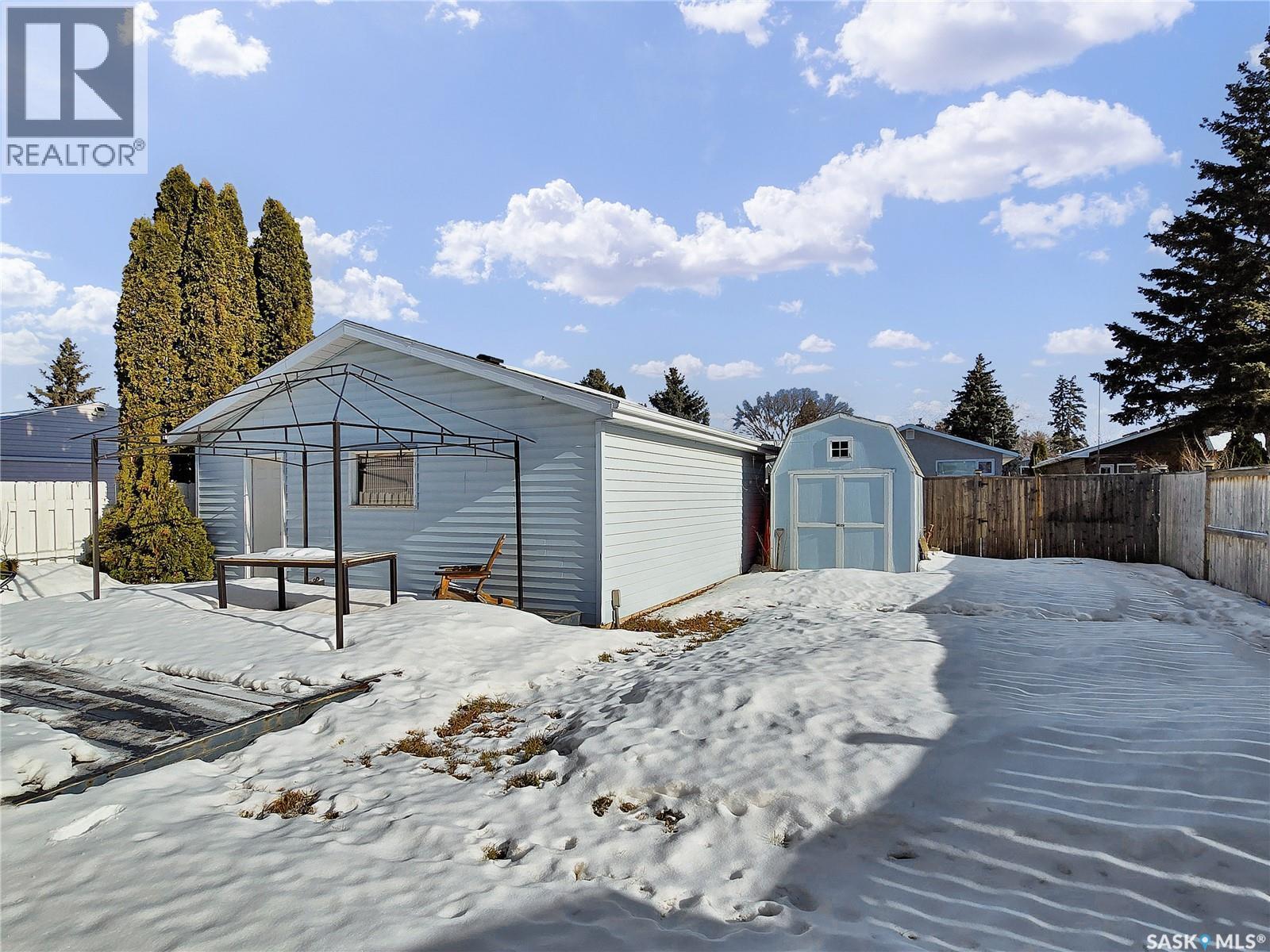 857 East Centre, Saskatoon, SK - Outdoor