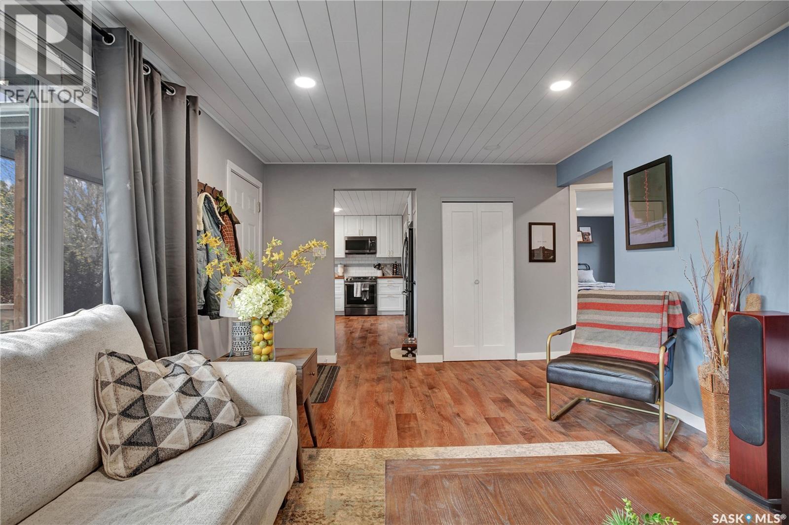 857 East Centre, Saskatoon, SK - Indoor