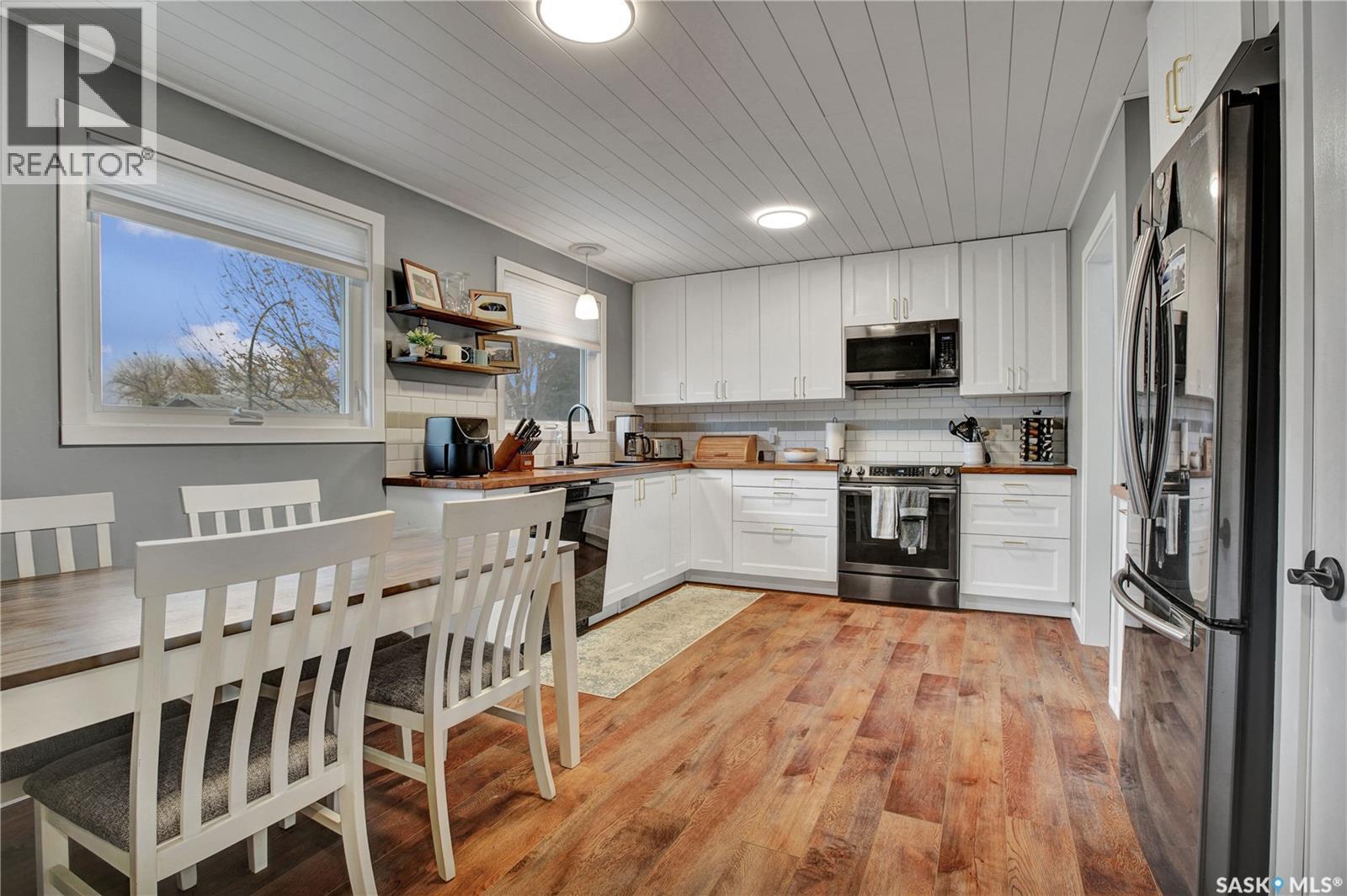 857 East Centre, Saskatoon, SK - Indoor