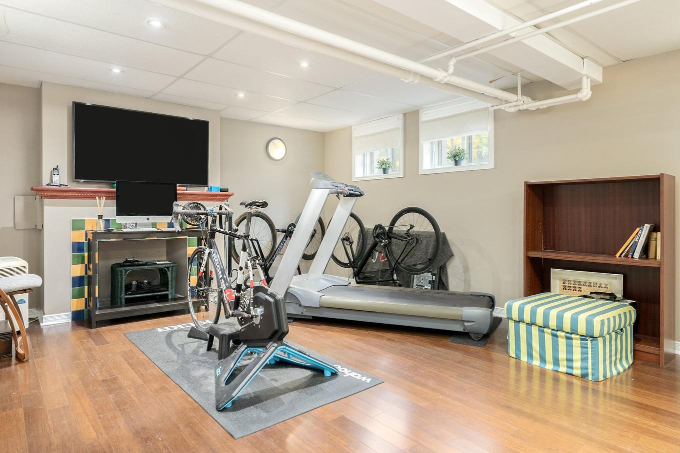 Family room - 4083 Av. D'Oxford, Montréal (Côte-Des-Neiges/Notre-Dame-De-Grâce), QC - Indoor Photo Showing Gym Room