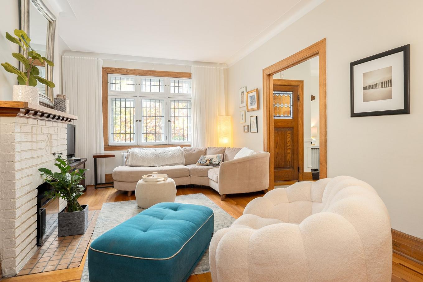 Living room - 4083 Av. D'Oxford, Montréal (Côte-Des-Neiges/Notre-Dame-De-Grâce), QC - Indoor Photo Showing Living Room