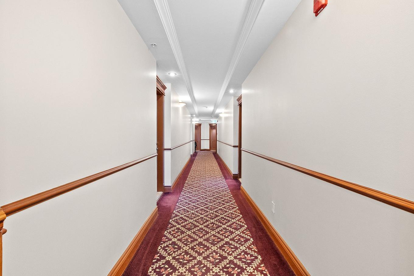 Hall - 404-8580 Rue Raymond-Pelletier, Montréal (Ahuntsic-Cartierville), QC - Indoor Photo Showing Other Room