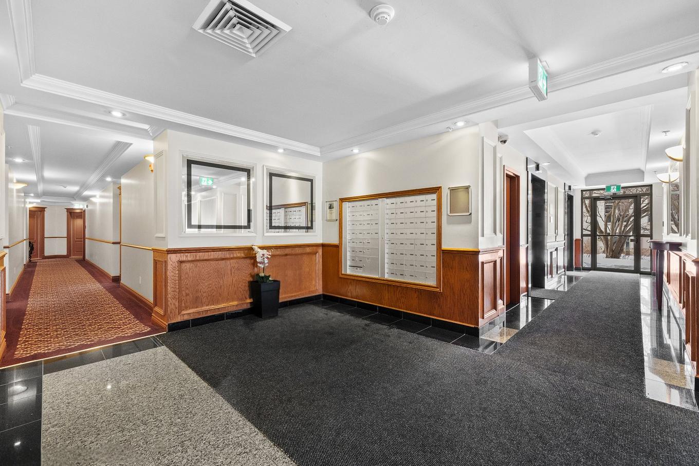 Hall - 404-8580 Rue Raymond-Pelletier, Montréal (Ahuntsic-Cartierville), QC - Indoor Photo Showing Other Room