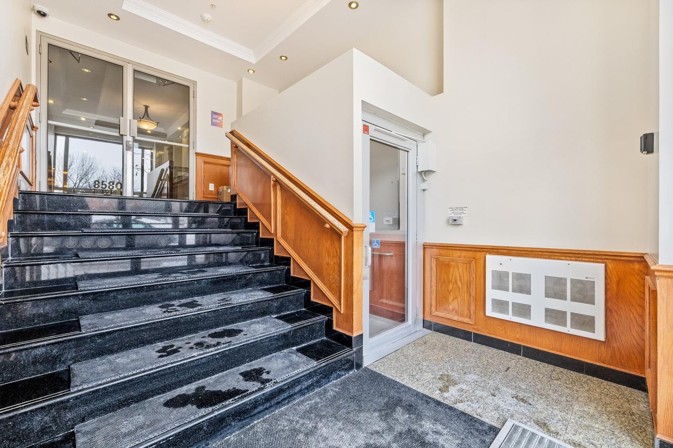 Hall - 404-8580 Rue Raymond-Pelletier, Montréal (Ahuntsic-Cartierville), QC - Indoor Photo Showing Other Room