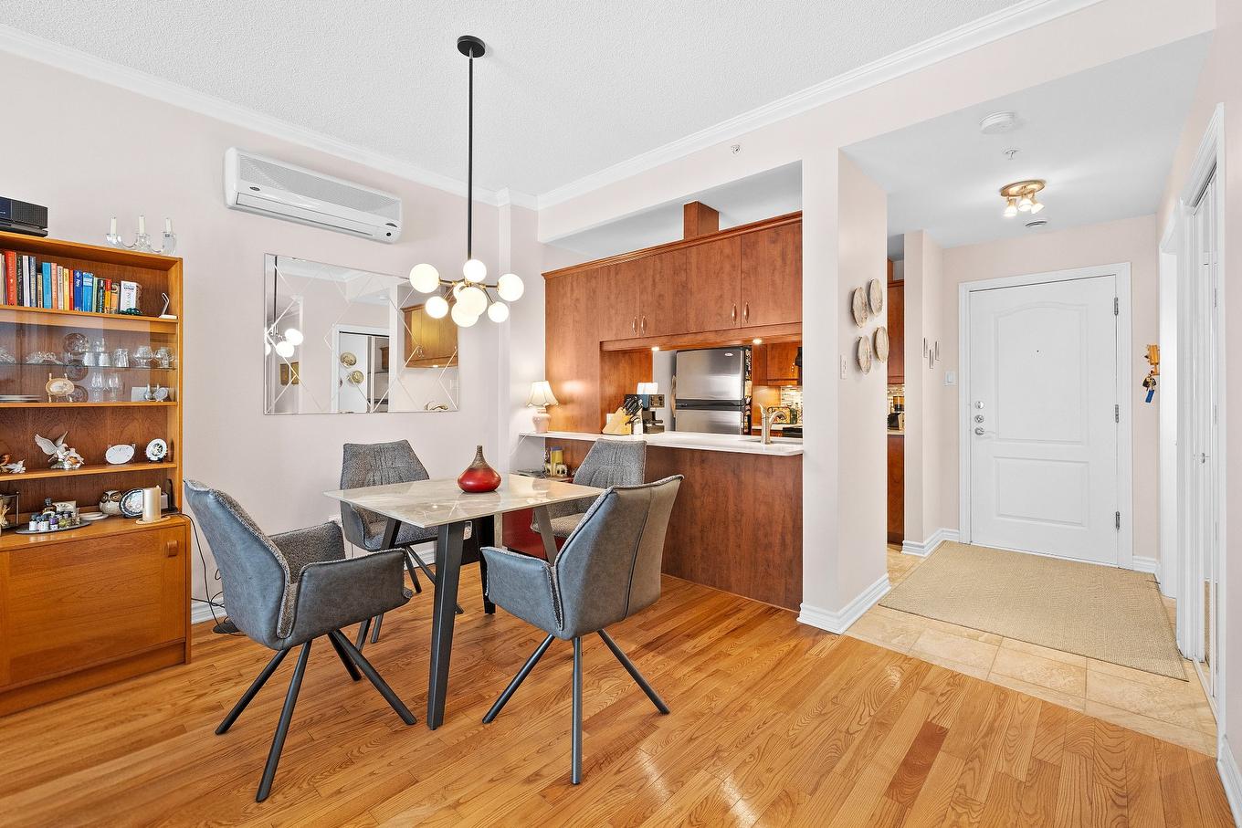 Overall view - 404-8580 Rue Raymond-Pelletier, Montréal (Ahuntsic-Cartierville), QC - Indoor Photo Showing Dining Room