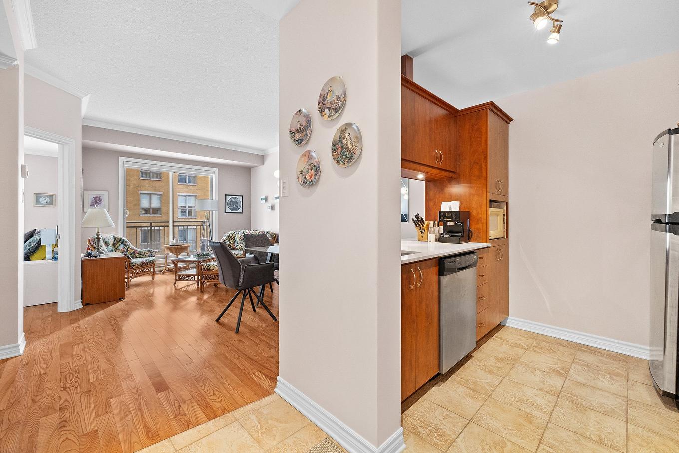 Overall view - 404-8580 Rue Raymond-Pelletier, Montréal (Ahuntsic-Cartierville), QC - Indoor Photo Showing Kitchen