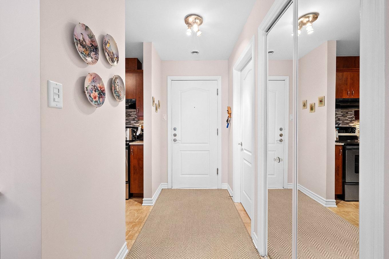 Hall - 404-8580 Rue Raymond-Pelletier, Montréal (Ahuntsic-Cartierville), QC - Indoor Photo Showing Other Room