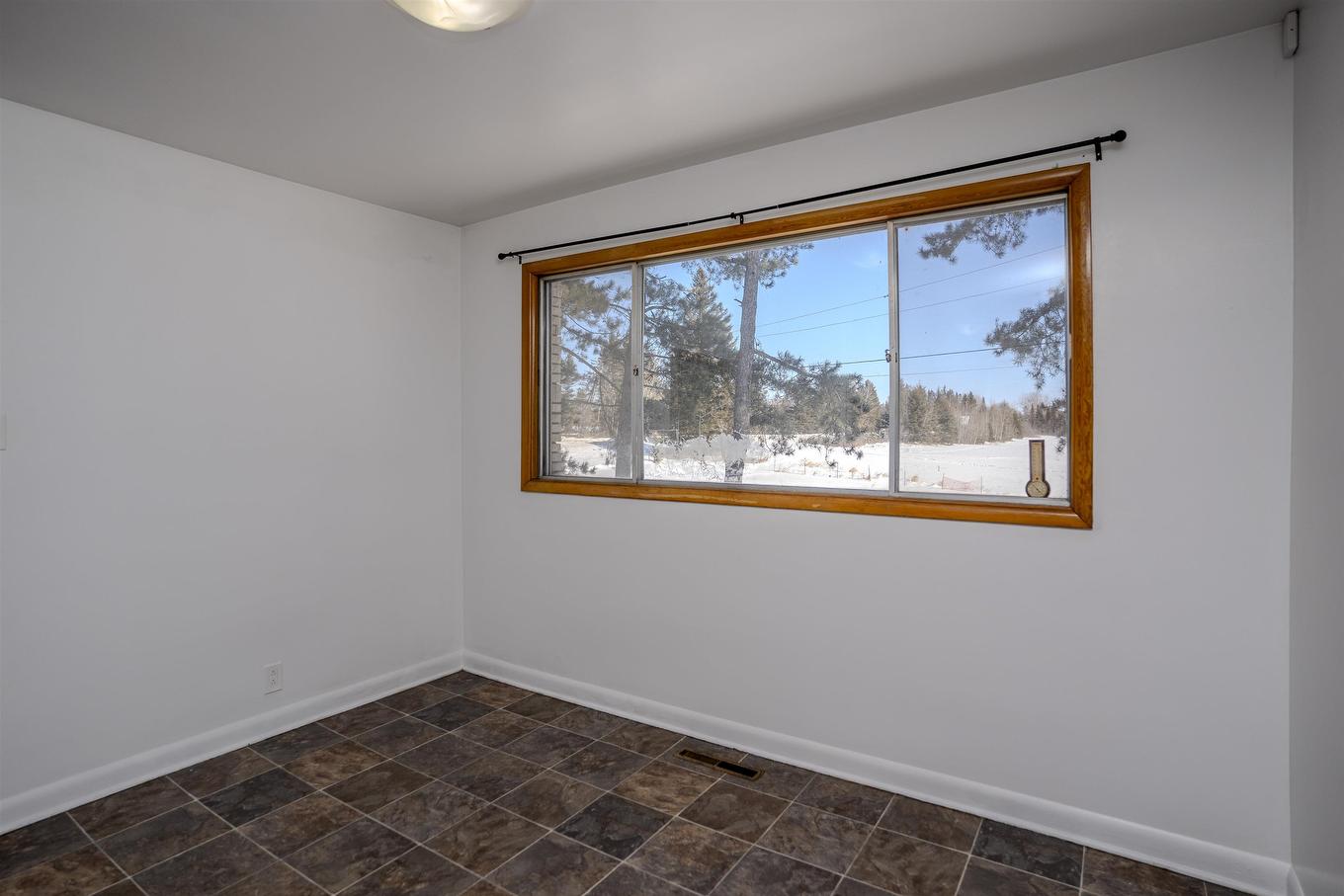 2995 Oliver Road, Thunder Bay, ON - Indoor Photo Showing Other Room