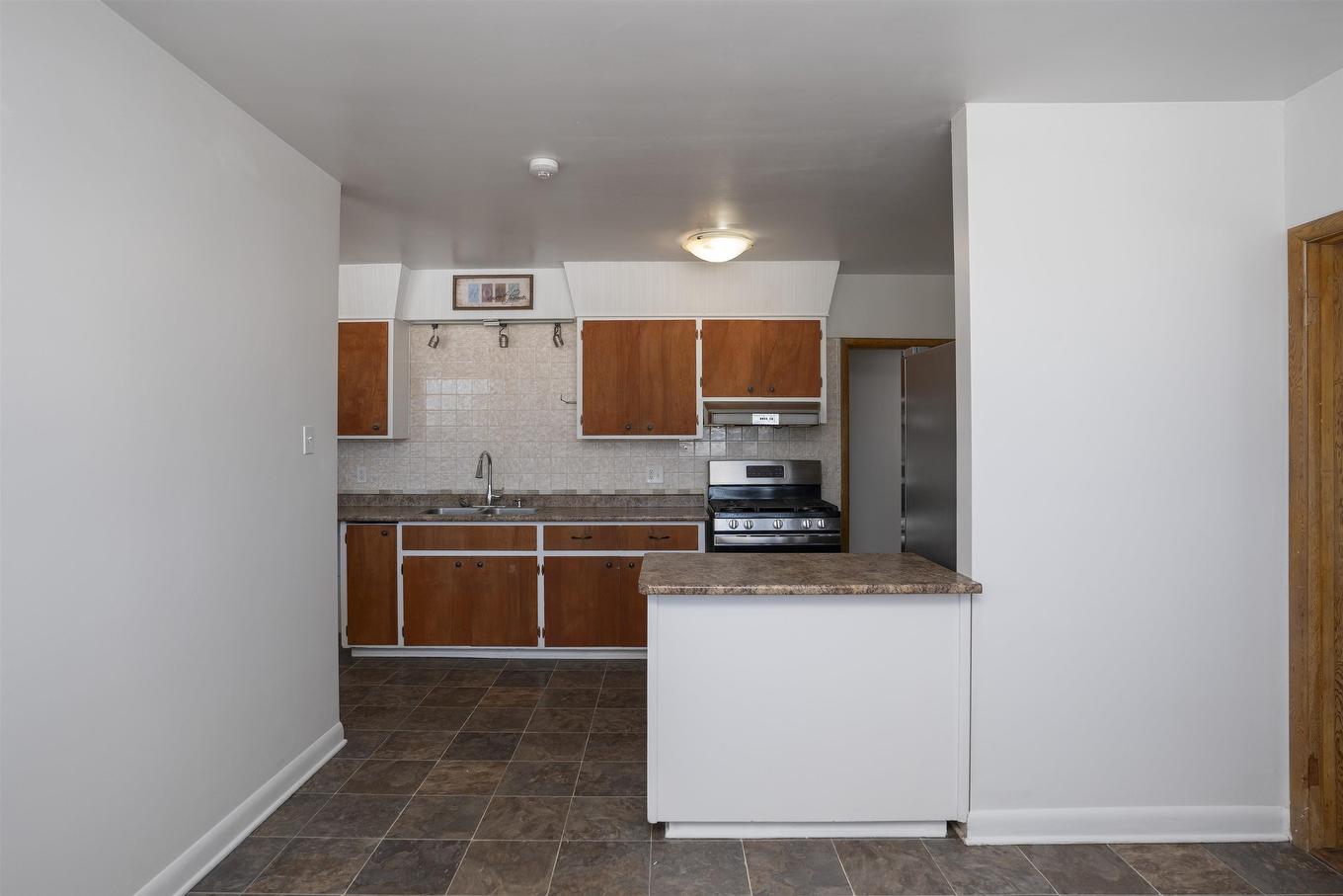 2995 Oliver Road, Thunder Bay, ON - Indoor Photo Showing Kitchen With Double Sink
