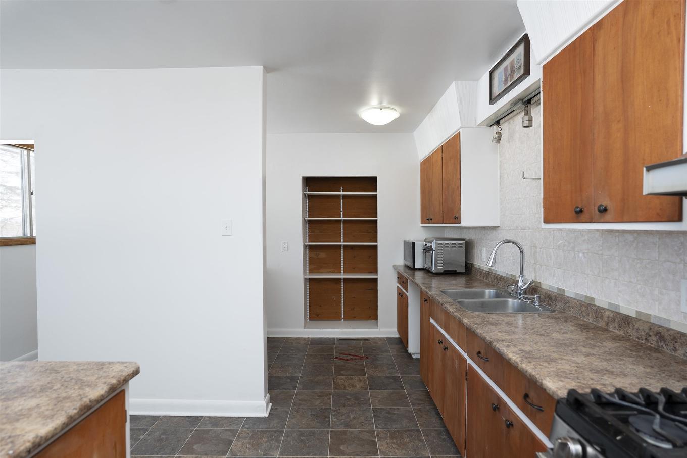 2995 Oliver Road, Thunder Bay, ON - Indoor Photo Showing Kitchen With Double Sink
