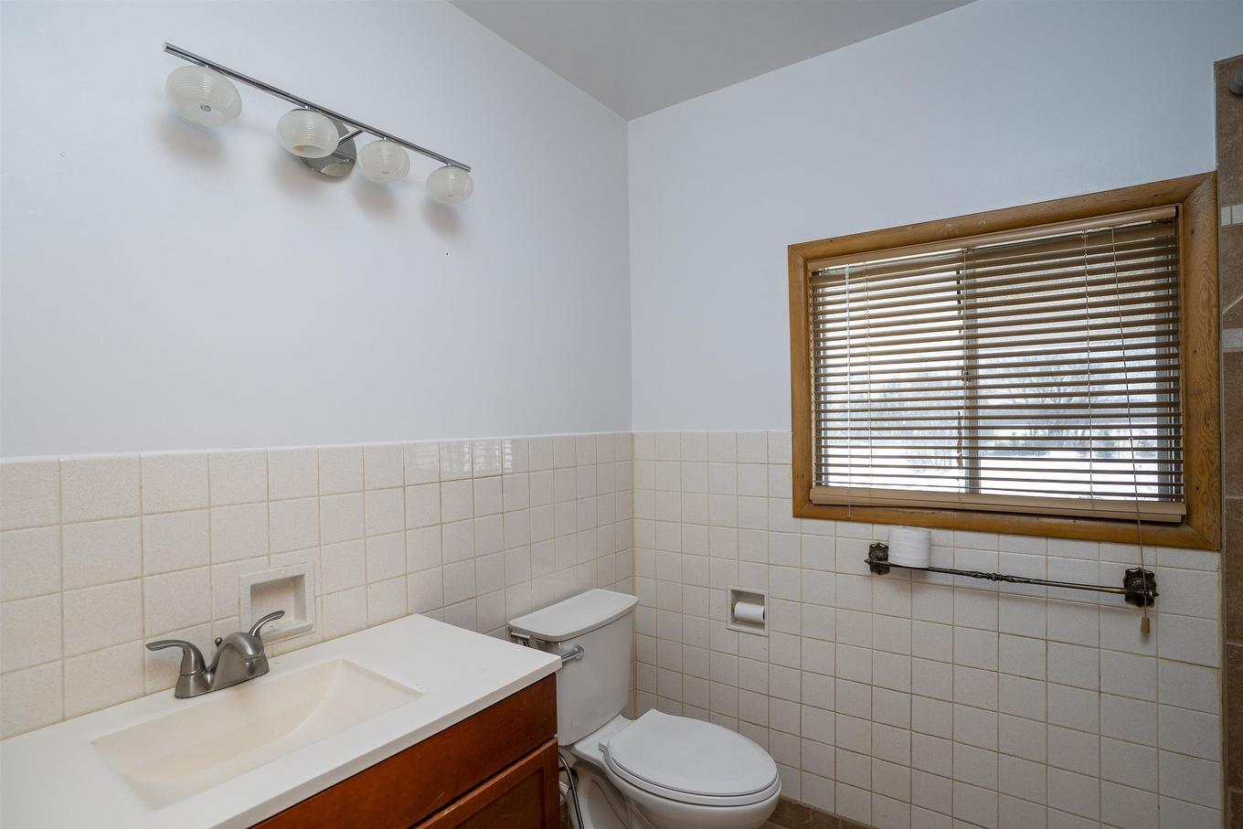 2995 Oliver Road, Thunder Bay, ON - Indoor Photo Showing Bathroom