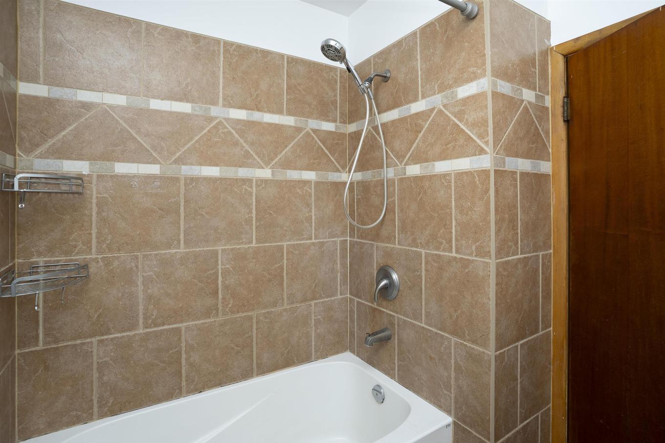 2995 Oliver Road, Thunder Bay, ON - Indoor Photo Showing Bathroom